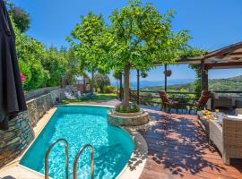 Aenaon Villa with Private Pool Panoramic view、ミリエスのホテル