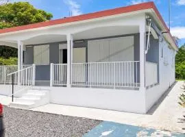 Maison confortable à Le Moule avec piscine partagée