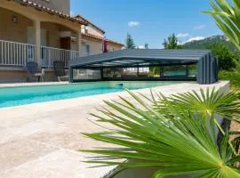 Maison confortable avec vue montagne à Nant, piscine partagée