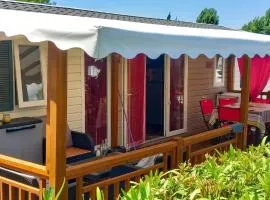Bungalow Confortable à Fréjus avec Piscine Partagée