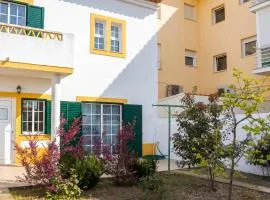 Charming house with fireplace in Grândola, 142 m², Internet included