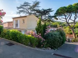 Maison conviviale avec vue sur la montagne à Sainte-Maxime