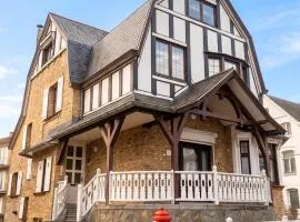 Spacious House with 6 Bedrooms in De Panne