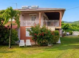 Studio charmant à Sainte-Luce, 28 m², terrasse et jardin.
