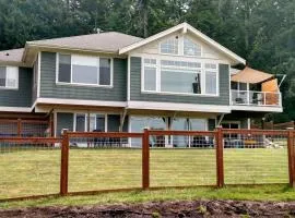 Modern Langley Retreat | Lake Access & Sleeps 8