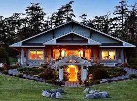 Luxury Oak Harbor Villa | Private Beach & Waterfront Views
