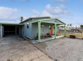 Cozy Cottage with BBQ Area and Modern Amenities in Saint James City, Florida