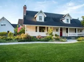 Whispering Oaks Farmhouse | Peaceful Country Escape