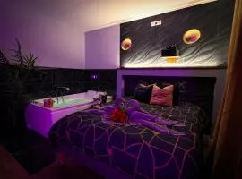 Suites Sensorielles - Love Room Spa - Jacuzzi - Sauna - Cinéma