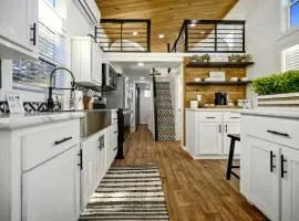 Serene Tiny Home Retreat with Sunrise Lake & Mountain Views in Pushmataha County, Oklahoma