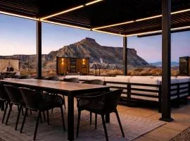 Unique Mirror Studio Retreat with Panoramic Views near Capitol Reef, Torrey Utah