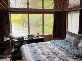 Orangutan Shankara Houseboat with 2 cabin