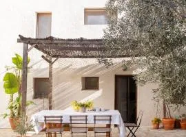 CASA MALTESA 19thC Boutique Countryside House by vineyards, 40min Barcelona & 25 min Sitges