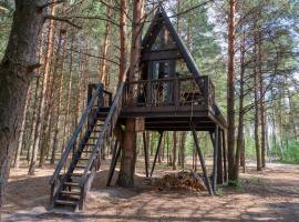 Будинок на дереві TreeHouse Retro, hotel em Makariv