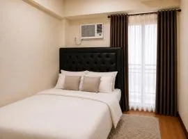 Modern 1BR Condo with Balcony & City View