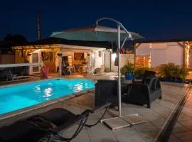 Studio cosy aux Abymes, piscine et jardin, 25 m²