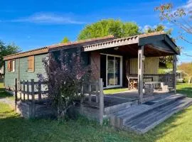 Chalet charmant avec piscine à Chazemais