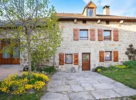 Maison de charme avec vue sur la montagne à Albaret-Sainte-Marie