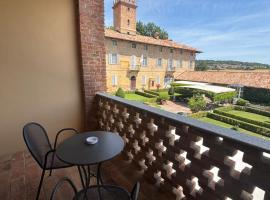 Relais Castello di Razzano, hótel í Alfiano Natta