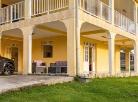 Appartement spacieux au Vauclin de 150 m² avec vue montagne