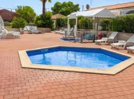 Maison ensoleillée à Saint-Pierre-d'Oléron avec piscine partagée