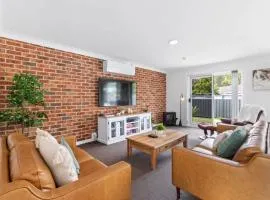 Light and Bright at Maloneys managed by Batemans Bay Accom