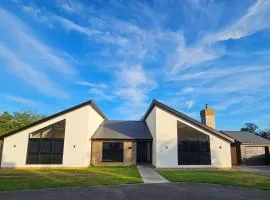 Luxury Kent Bungalow Retreat Sleeps 14