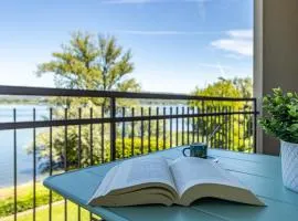 Lake View - Apartment with terrace - AC - WiFi - By Guestaly