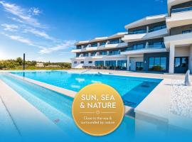 Hotel Delfin Lanterna, ξενοδοχείο σε Tar
