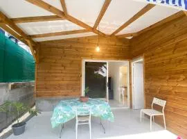 Bungalow charmant à Schoelcher avec jardin clôturé