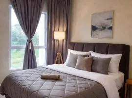 Bird's Nest Room Stay King Master Room Shared Living Hall & Kitchen