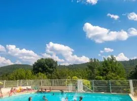 Maison charmante à Saint-Martin-de-Brômes avec piscine partagée