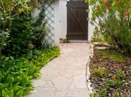 Maison charmante aux Mathes avec jardin clôturé.