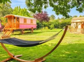 Bungalow cosy à Bussac-Forêt avec piscine partagée 15 m²