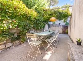 Maison authentique à Montfrin avec terrasse, Air conditionné.