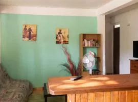 Appartement confortable à Sainte-Anne, 70m², vue jardin