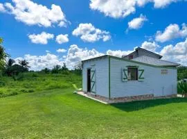 Maison cosy près de Petit-Canal sur 30 m² avec jardin