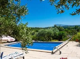 Charmante maison avec piscine à Saint-Hippolyte-le-Graveyron 46 m² !