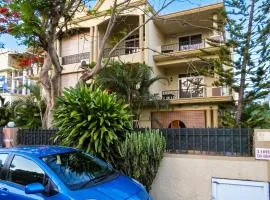 Cozy studio in Trou-aux-Biches 35 m² with lovely garden balcony