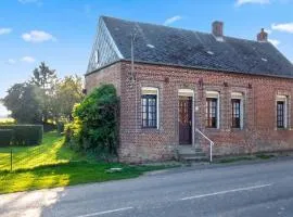 Maison de charme à Mailly-Maillet avec jardin clôturé et cheminée