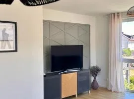 AMAO-Grey - Spacious Family Apartment - 6 Guests - Parking