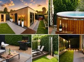 Steam & Dream - Hottub & Sauna Retreat - Free WiFi - Full Privacy - Luxury Experience