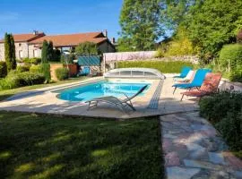 Charmante maison avec piscine privée à Siaugues-Sainte-Marie