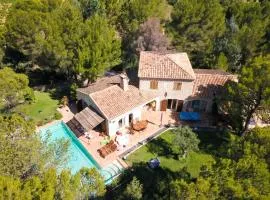 Villa exceptionnelle à Rousset avec piscine privée