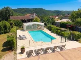 Maison charmante avec vue sur la montagne à Saint-Géry + Piscine