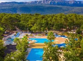 Bungalow confortable à Nans-les-Pins avec piscine partagée
