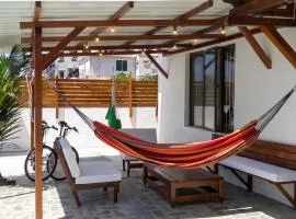 Modern apartment in Pereybère with pool view, 50 m²
