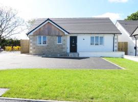 Modern 3-bed bungalow in Beacon – hotel w mieście Camborne