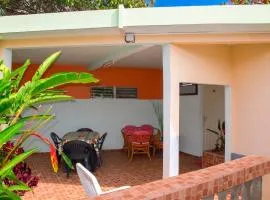 Appartement de charme à Port-Louis, 35 m², jardin privé