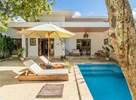 Villa Mango, with garden and pool next to the MotoGP circuit